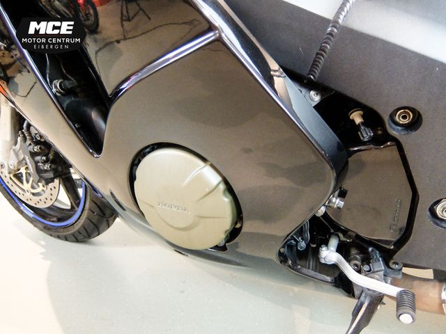 honda - cbr-1100--xx-super-blackbird