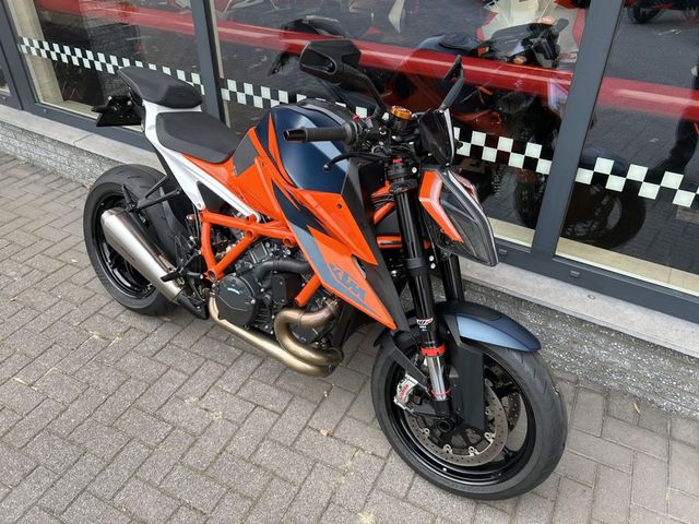 ktm - 1290-super-duke-r