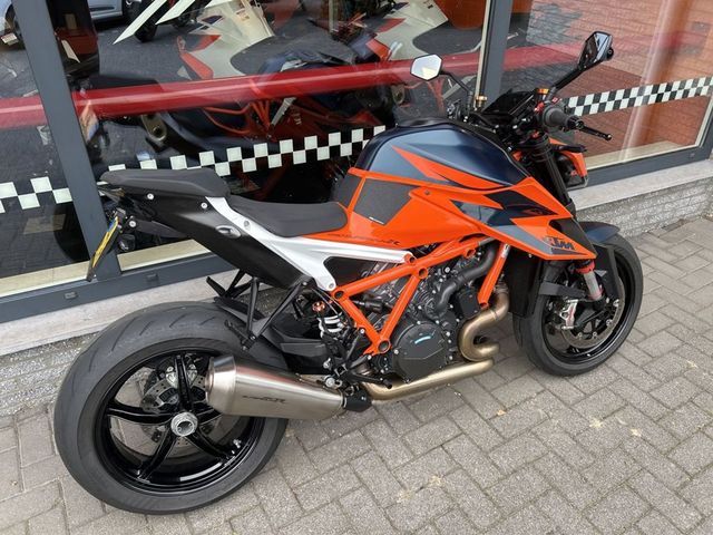 ktm - 1290-super-duke-r