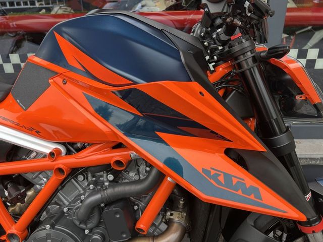 ktm - 1290-super-duke-r