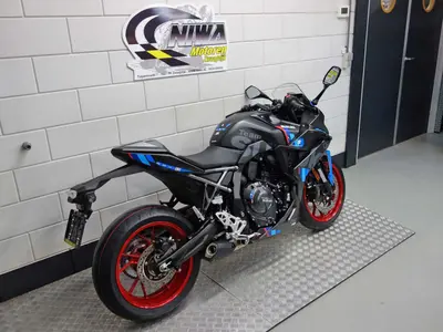 SUZUKI GSX-8R – foto 3