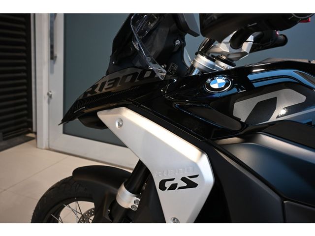 bmw - r-1300-gs-triple-black