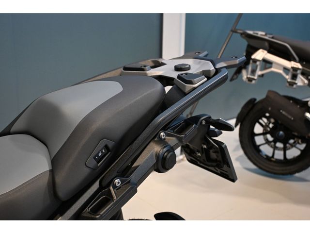 bmw - r-1300-gs-triple-black