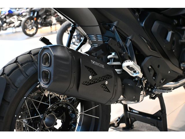 bmw - r-1300-gs-triple-black