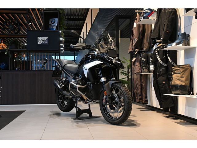 bmw - r-1300-gs-triple-black