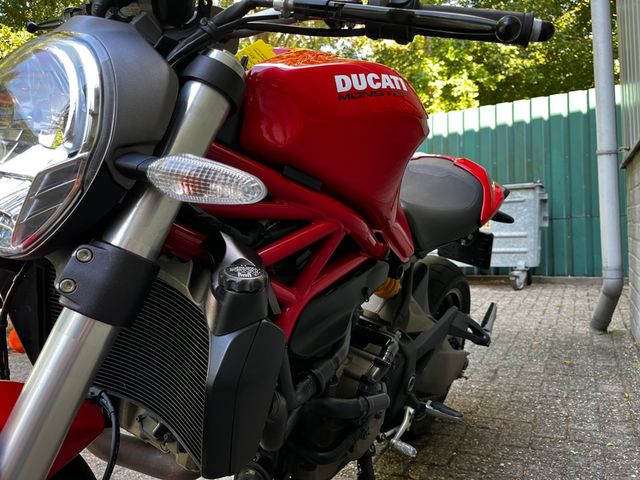 ducati - monster-821