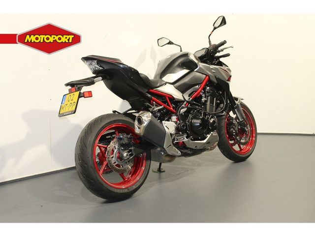 kawasaki - z900
