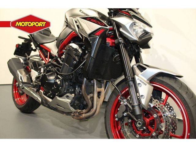 kawasaki - z900