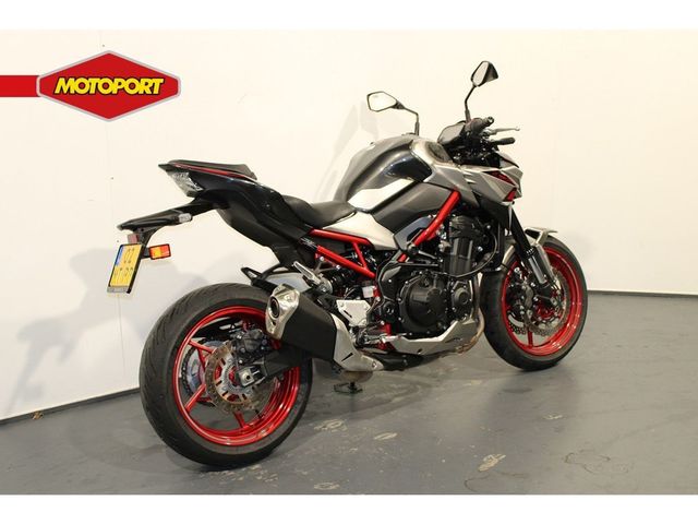 kawasaki - z900