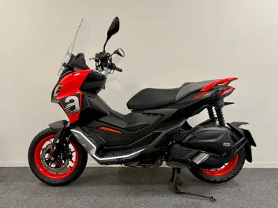 APRILIA SR GT 200 – foto 4