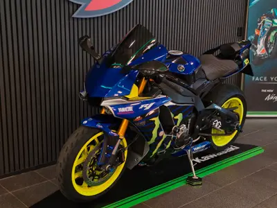 YAMAHA YZF R1 – foto 3