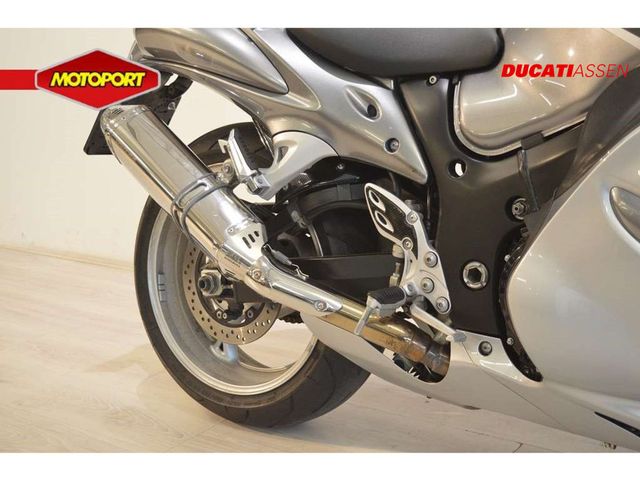 suzuki - gsx-r-1300-hayabusa