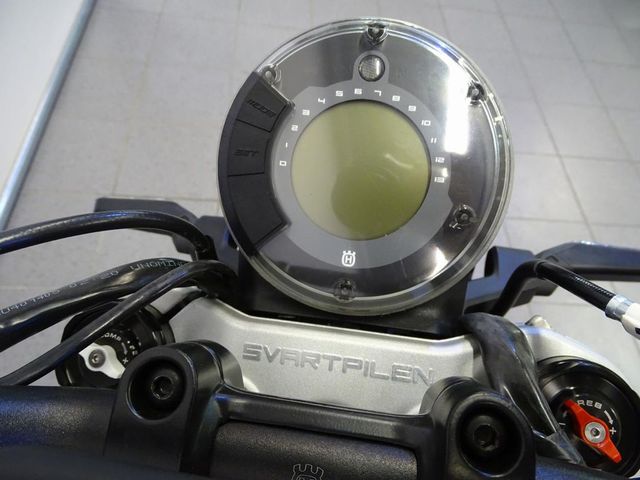 husqvarna - svartpilen-401