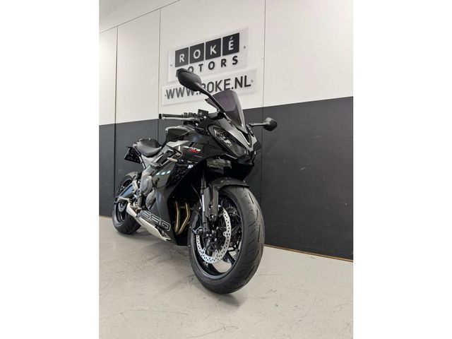 triumph - daytona-660