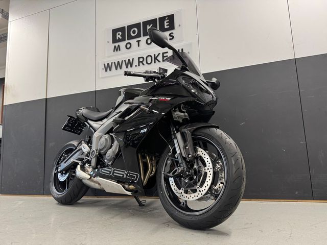 triumph - daytona-660