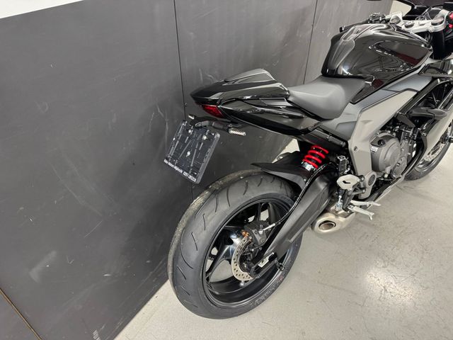 triumph - daytona-660