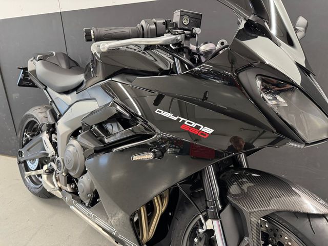 triumph - daytona-660