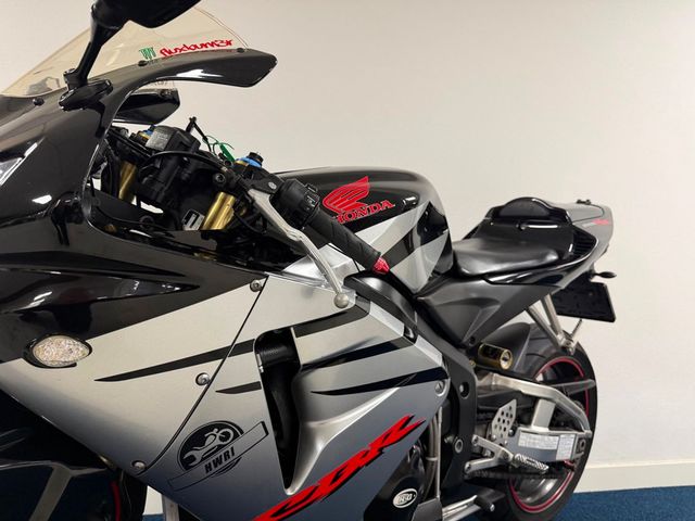 honda - cbr-1000-rr-fireblade