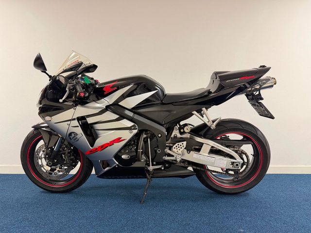 honda - cbr-1000-rr-fireblade