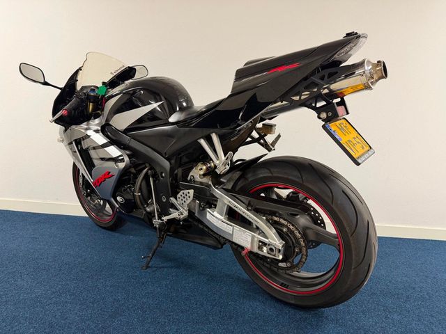 honda - cbr-1000-rr-fireblade