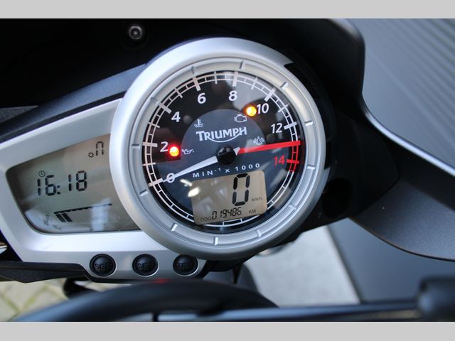 triumph - street-triple-r