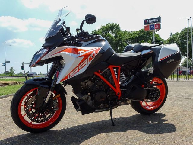 ktm - 1290-super-duke-gt