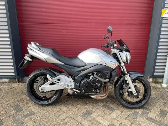 suzuki - gsr-600