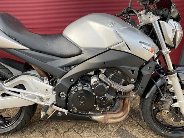 suzuki - gsr-600