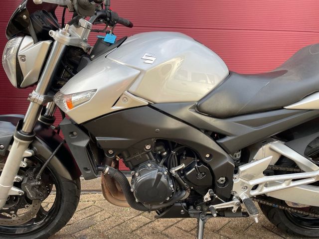 suzuki - gsr-600