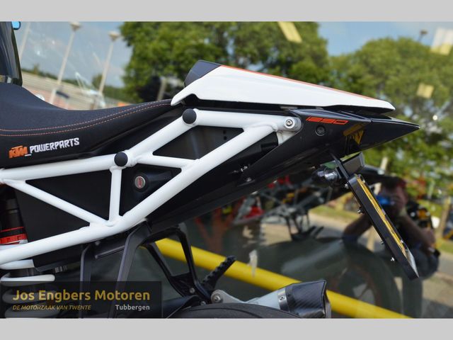 ktm - 1290-super-duke-r