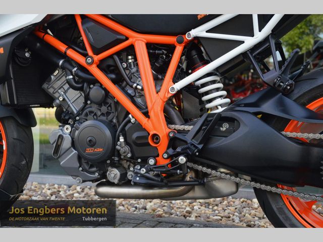 ktm - 1290-super-duke-r