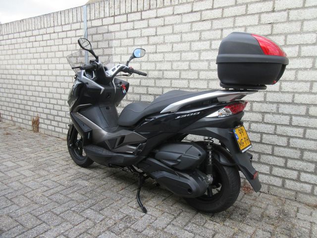 kawasaki - j-300