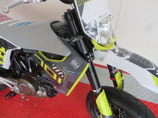husqvarna - 701-supermoto