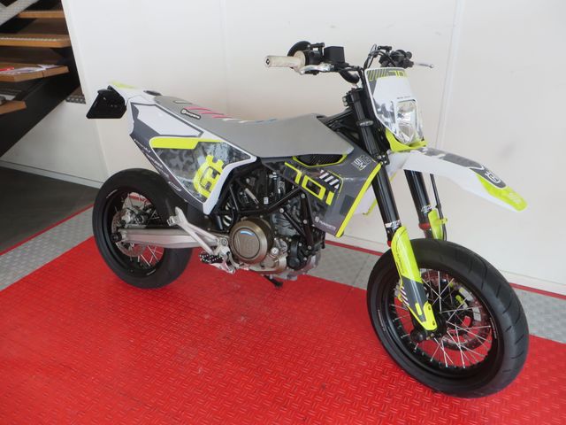 husqvarna - 701-supermoto