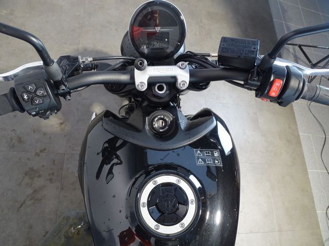 triumph - trident-660
