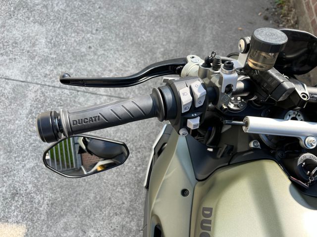 ducati - streetfighter-v2