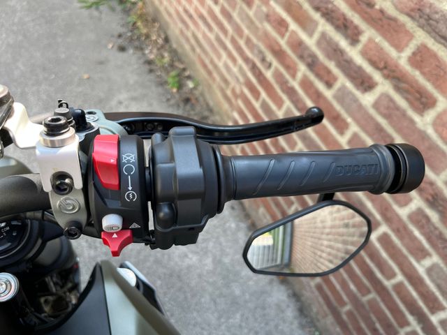 ducati - streetfighter-v2
