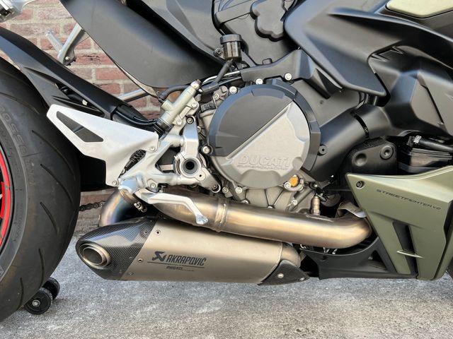 ducati - streetfighter-v2