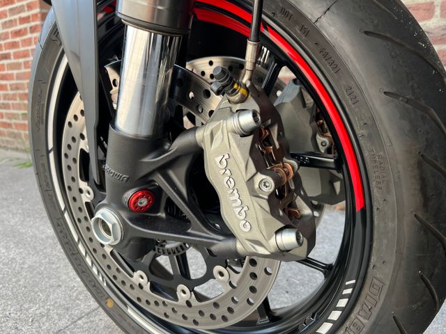 ducati - streetfighter-v2
