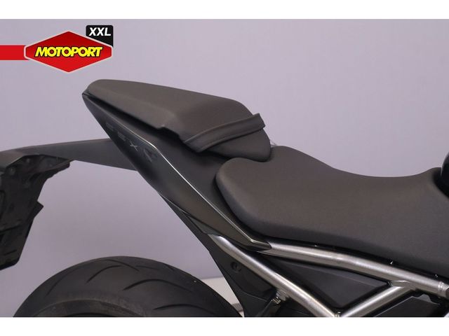 suzuki - gsx-8r