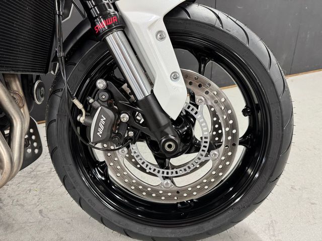 triumph - trident-660