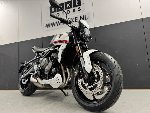triumph - trident-660