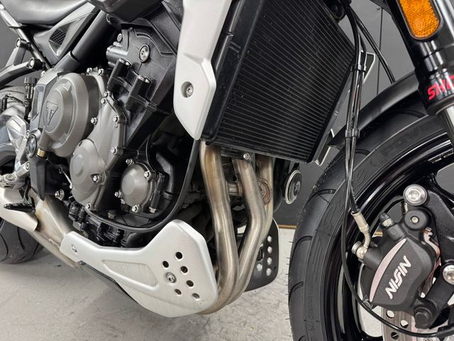 triumph - trident-660