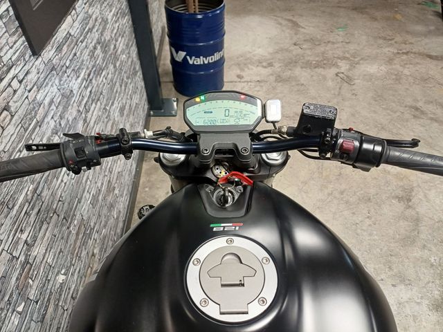 ducati - monster-821