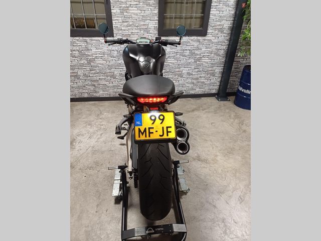 ducati - monster-821