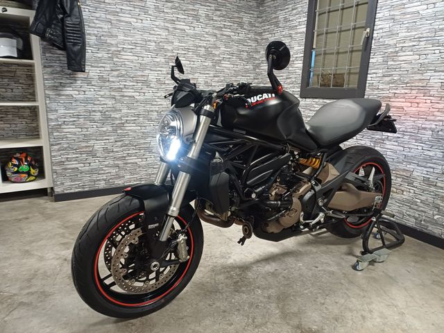 ducati - monster-821