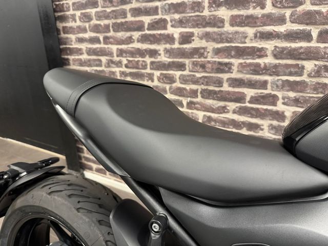 triumph - trident-900