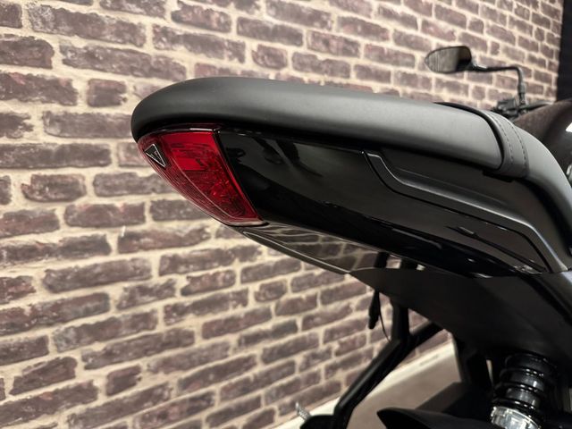 triumph - trident-900