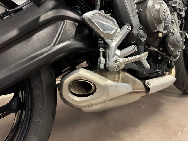 triumph - trident-900