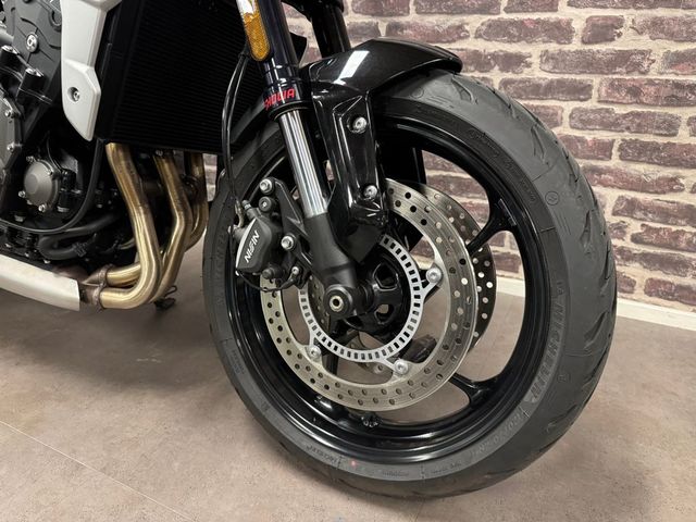 triumph - trident-900